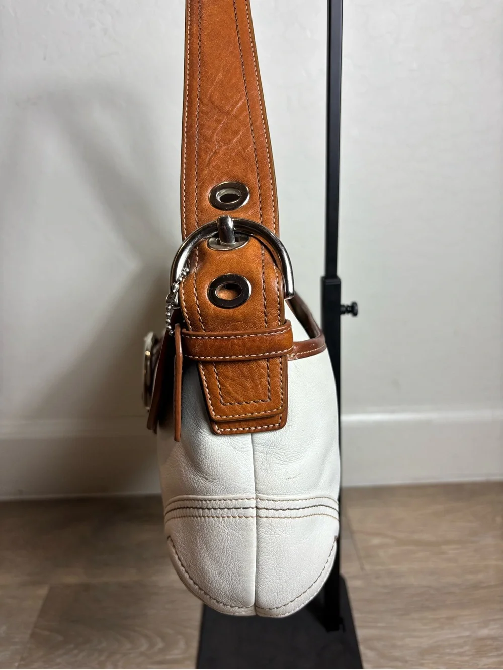 Coach Soho White Leather Buckle Shoulder Bag Brown Trim Y2K Purse